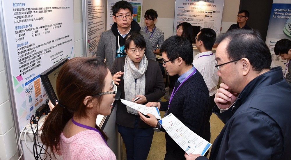 <span style=" display: block; font-size: 0.8em; font-weight: 100; color: #A5A3A3;">2014/12/3</span>智慧產業趨勢高峰論壇
