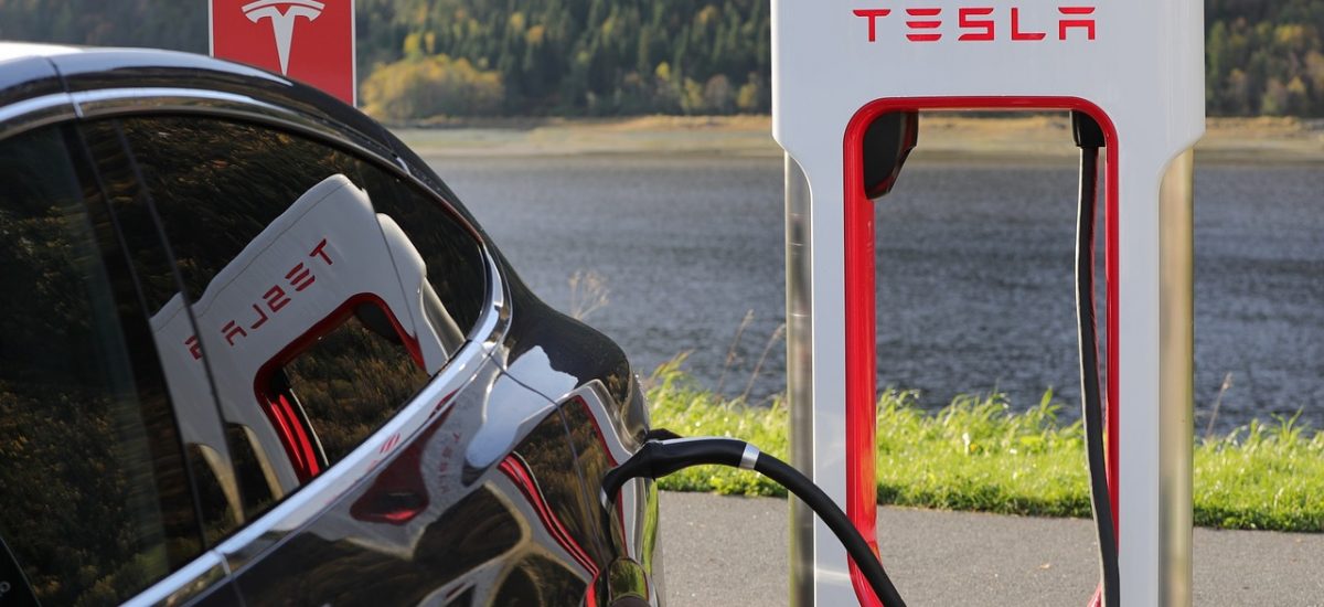 <span style=" display: block; font-size: 0.8em; font-weight: 100; color: #A5A3A3;">2017/07/31</span>電動車產業輿情報告 — 聲量走勢與分布解析