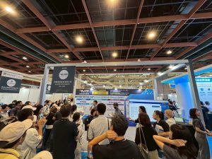 LINE_ALBUM_Wave_250804_120